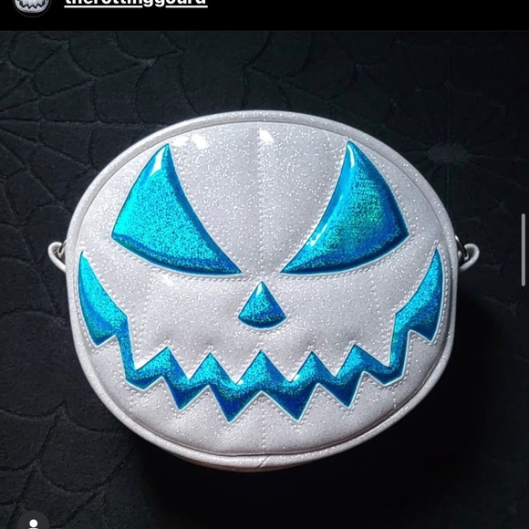 DISO Love Pain & Stitches purses (DO NOT BUY) in search of - Picture 6 of 6